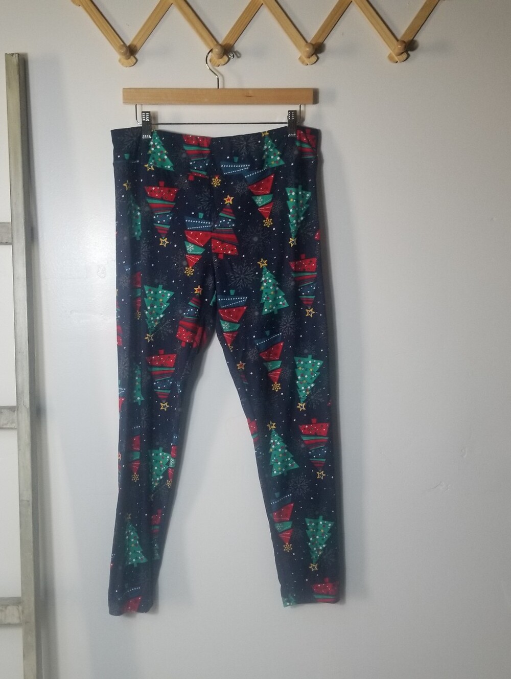HOLIDAY TIME WOMEN'S CHRISTMAS TREE PRINT LEGGINGS SIZE L/XL